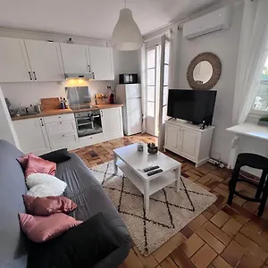Appartamento En Rez De Jardin Dans Résidence, Hyères